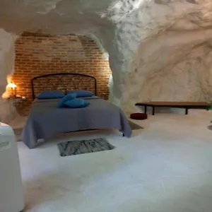 https://cave-house.rethymnohotels.net